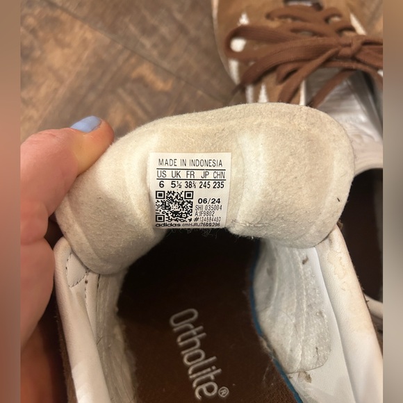 Adidas Big Kid Size 6 Gazelle Sneakers - Picture 3 of 6